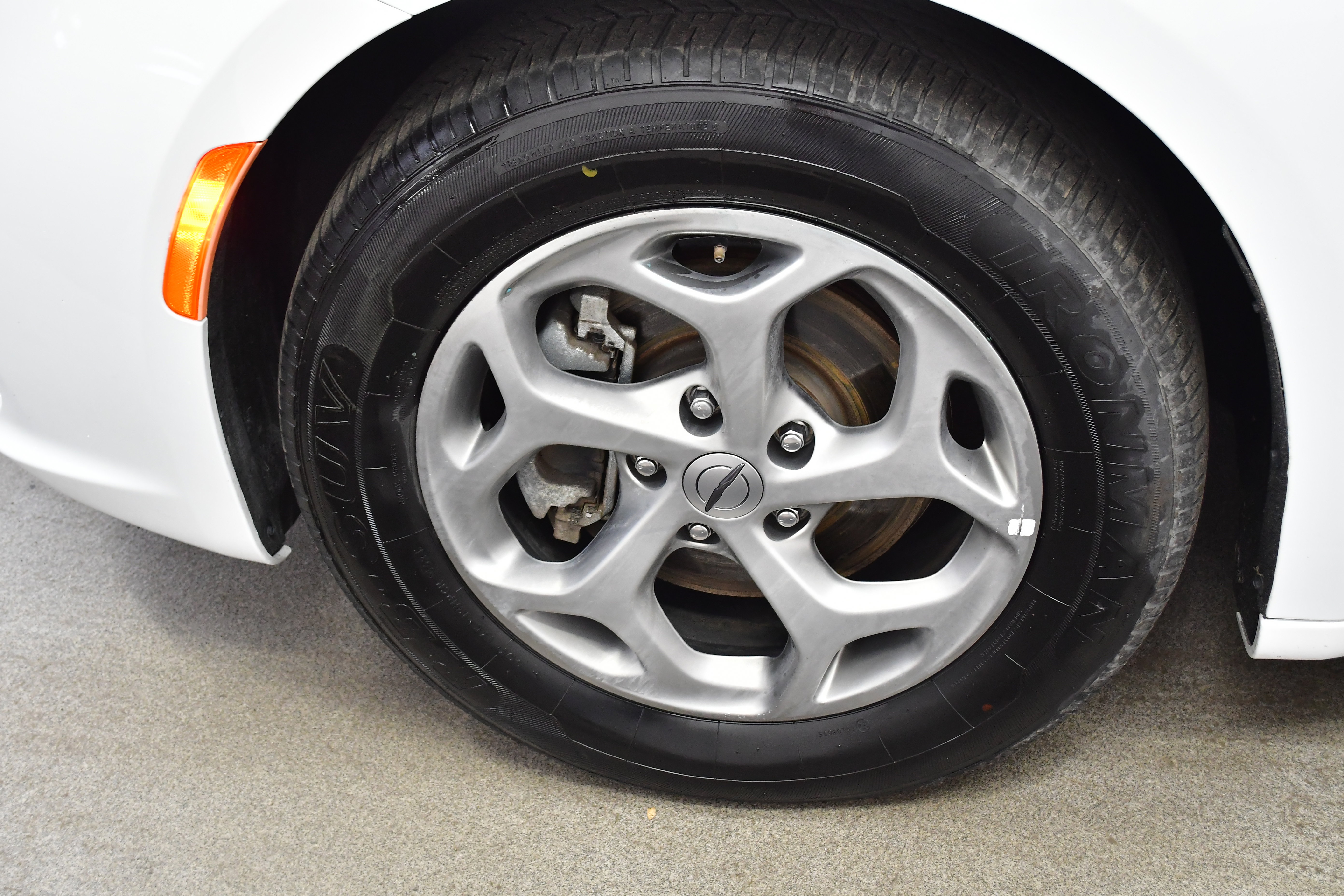 Used 2023 Chrysler Pacifica Limited FWD image 37