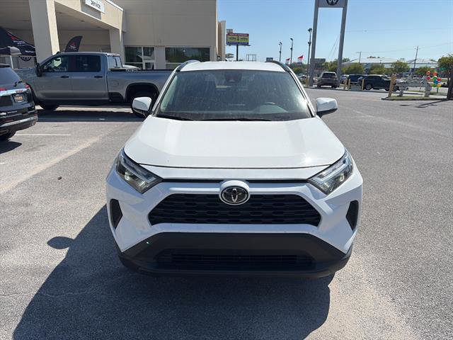 Used 2025 Toyota RAV4 XLE AWD/4WD image 2