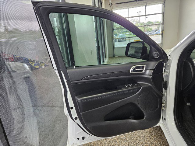 Used 2015 Jeep Grand Cherokee Altitude AWD/4WD image 17