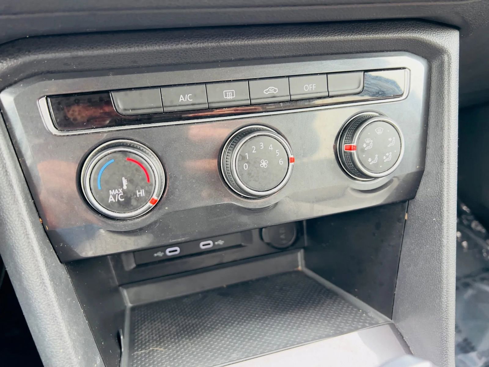 Used 2020 Volkswagen Tiguan S w/ 3rd Row Seat Package image 29