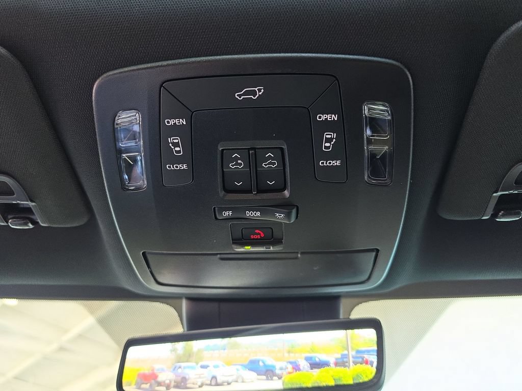 Used 2025 Toyota Sienna XSE AWD/4WD image 22
