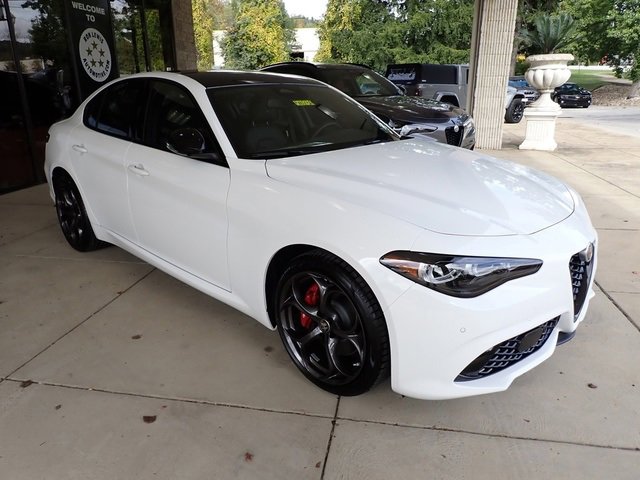 New 2025 Alfa Romeo Giulia Special Edition w/ Driving Assist Package image 9
