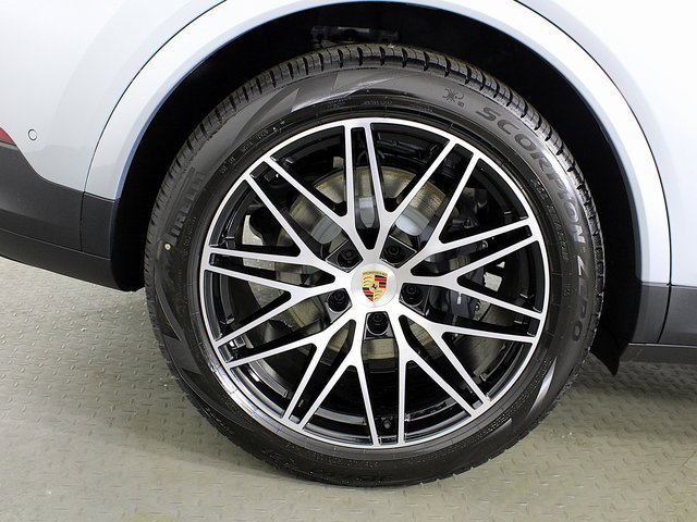 New 2025 Porsche Cayenne Coupe image 12