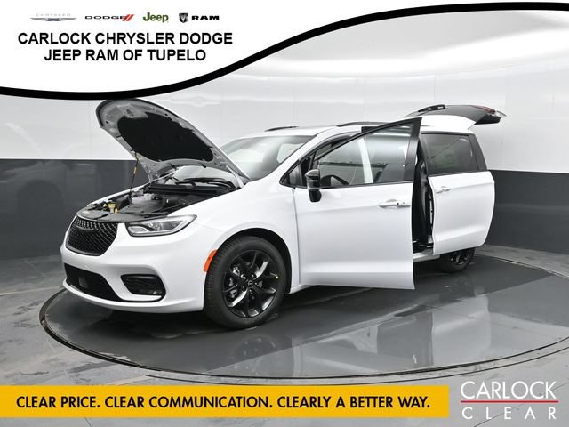 New 2026 Chrysler Pacifica Limited w/ Uconnect Theater Family Group FWD image 78