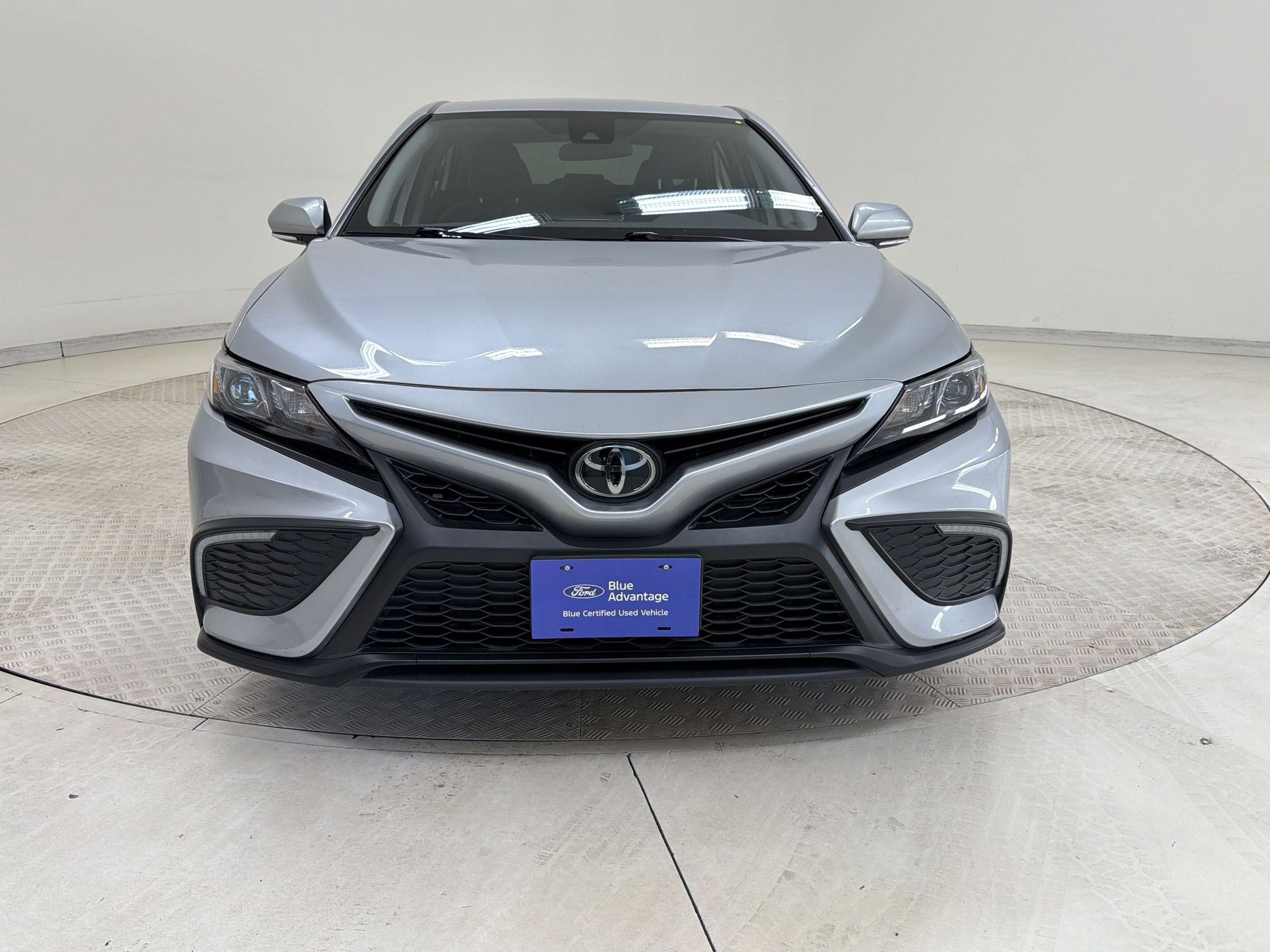 Used 2023 Toyota Camry SE image 6