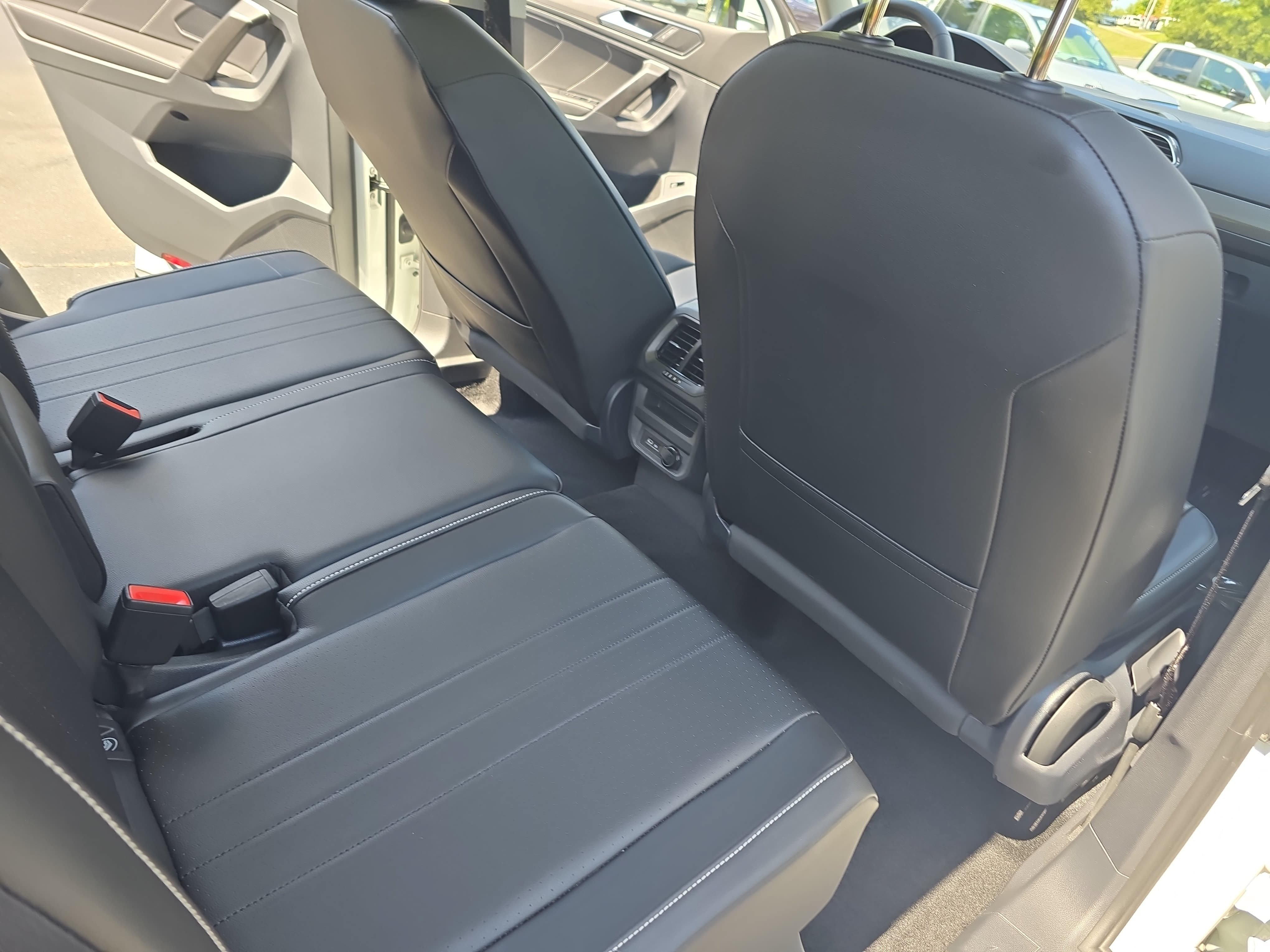 Certified 2024 Volkswagen Tiguan SE AWD/4WD image 11