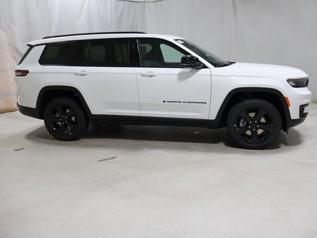 New 2025 Jeep Grand Cherokee L Altitude image 7