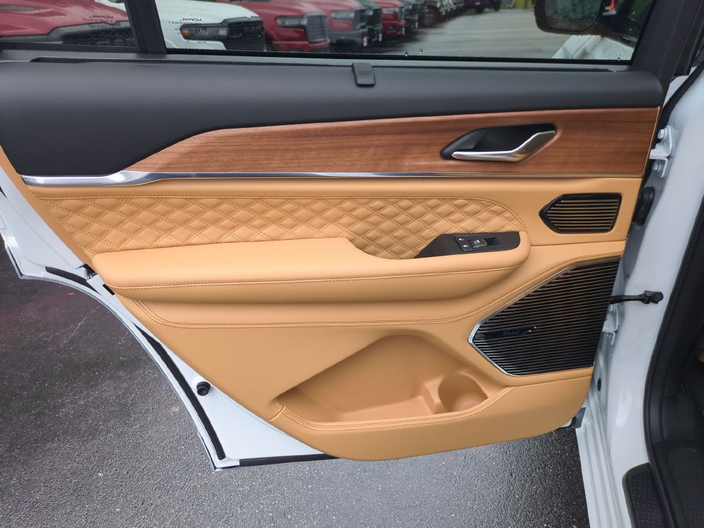 New 2027 Jeep Grand Cherokee L Summit AWD/4WD image 28