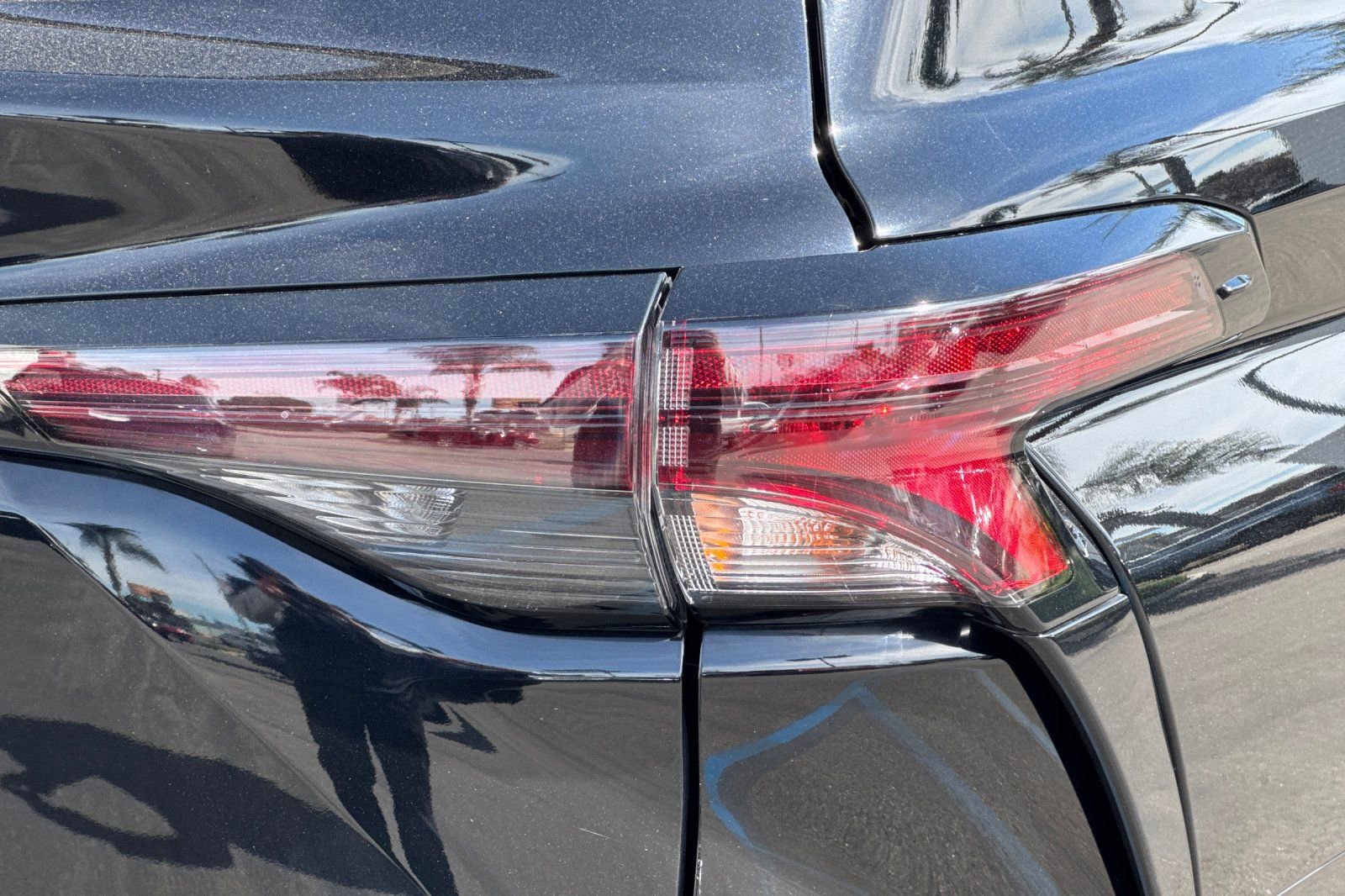 Used 2024 Toyota Sienna XLE w/ XLE Plus Package image 39