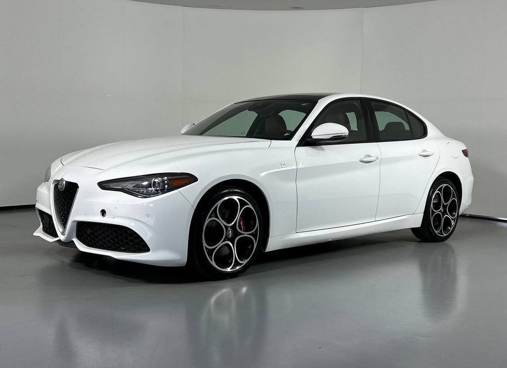 Used 2022 Alfa Romeo Giulia Ti AWD/4WD image 3