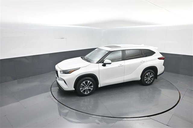 Used 2023 Toyota Highlander XLE image 22