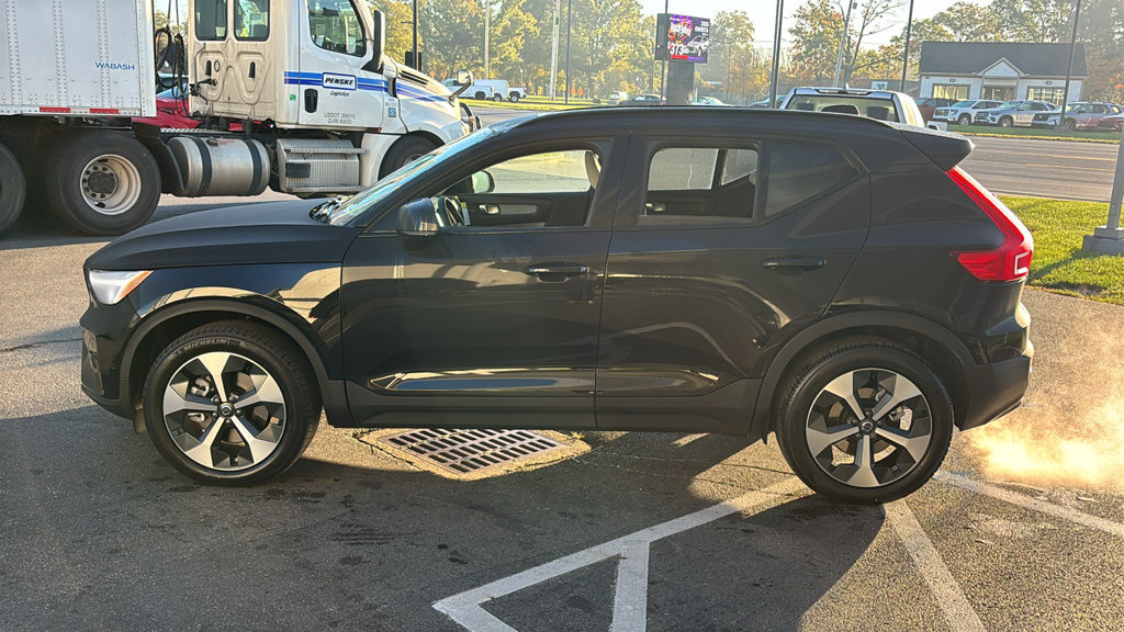 New 2026 Volvo XC40 B5 Plus w/ Protection Package Premier AWD/4WD image 3