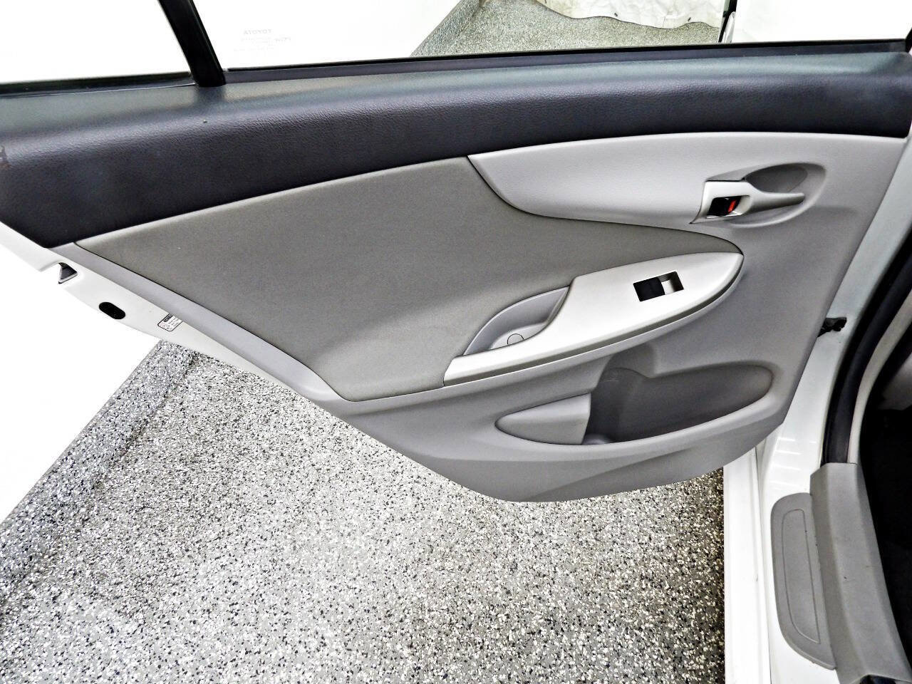 Used 2013 Toyota Corolla LE Special Edition FWD image 9