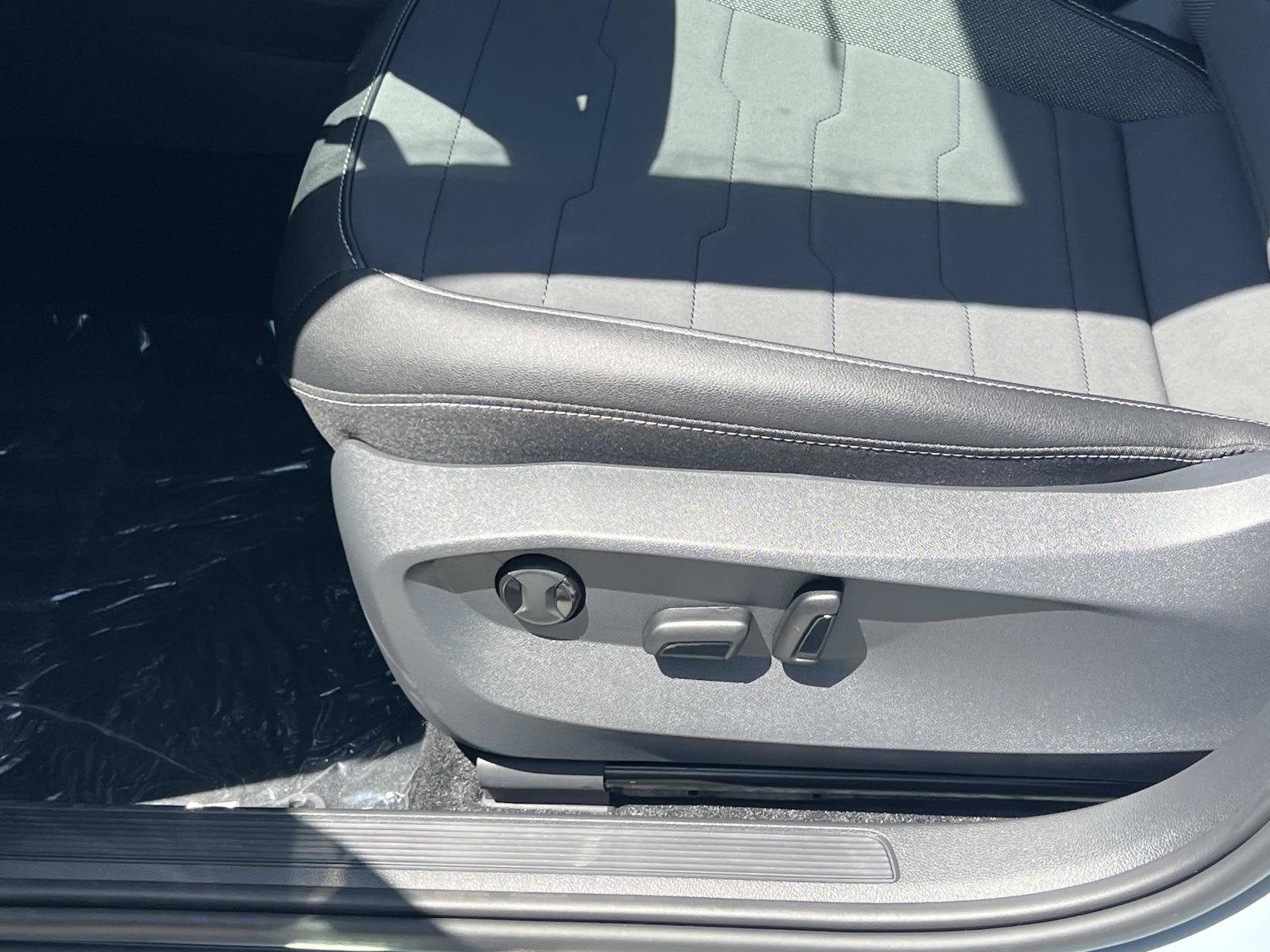 New 2026 Volkswagen Taos SE FWD image 18