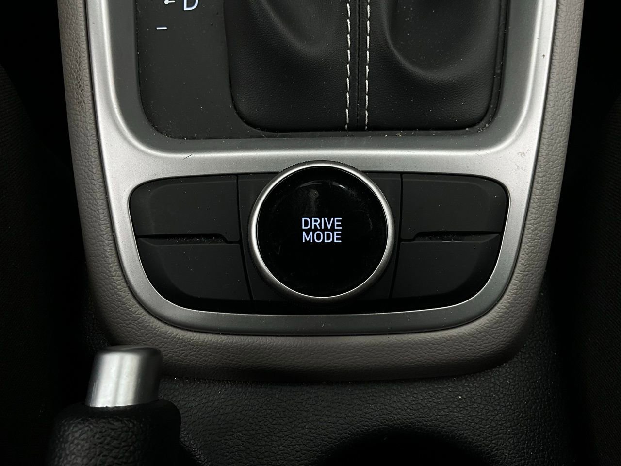 Used 2025 Hyundai Venue SEL image 23