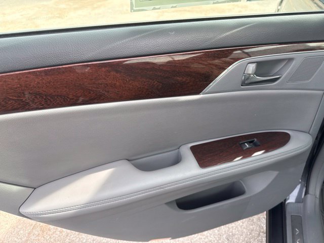 Used 2010 Toyota Avalon XLS FWD image 21