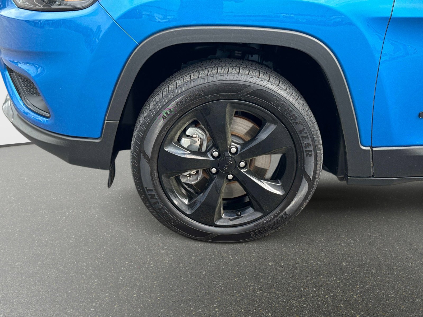 Certified 2020 Jeep Cherokee Latitude Plus w/ Cold Weather Group image 12