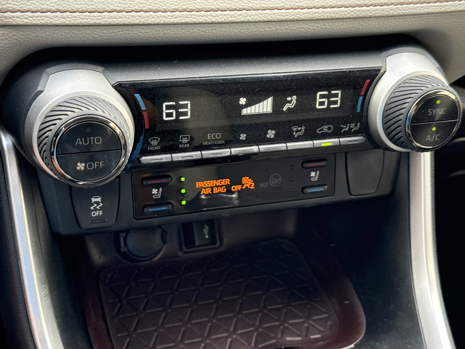 Used 2020 Toyota RAV4 Limited w/ Limited Grade Weather Package FWD image 29