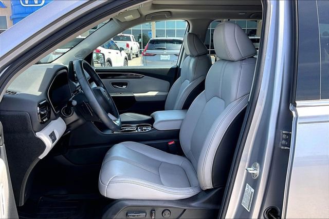 Used 2025 Honda Pilot Touring image 18