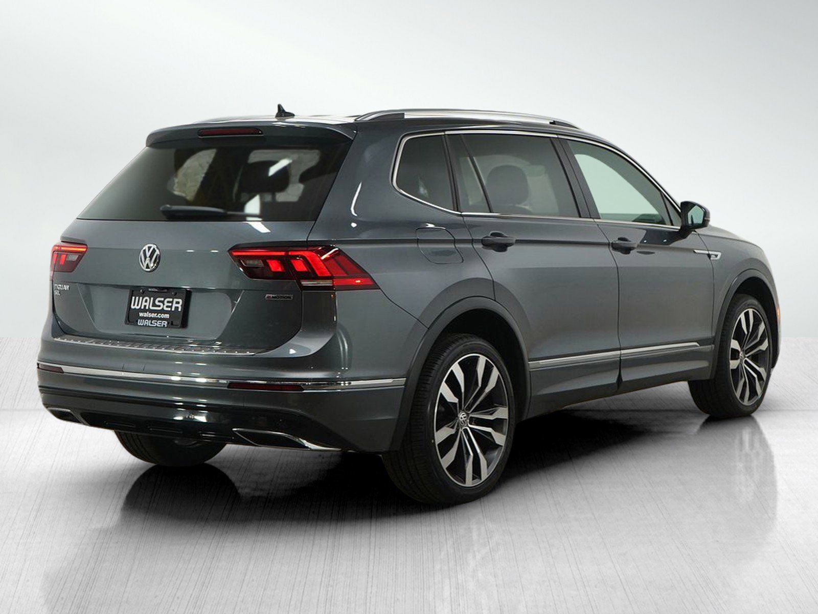 Used 2020 Volkswagen Tiguan SEL Premium R-Line image 5