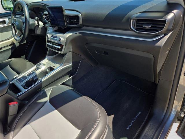 Used 2022 Ford Explorer XLT w/ Equipment Group 202A image 22