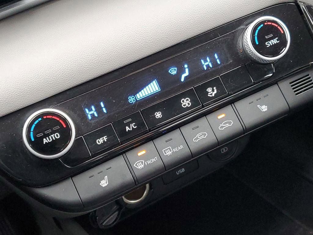 Used 2022 Hyundai Elantra Blue image 16