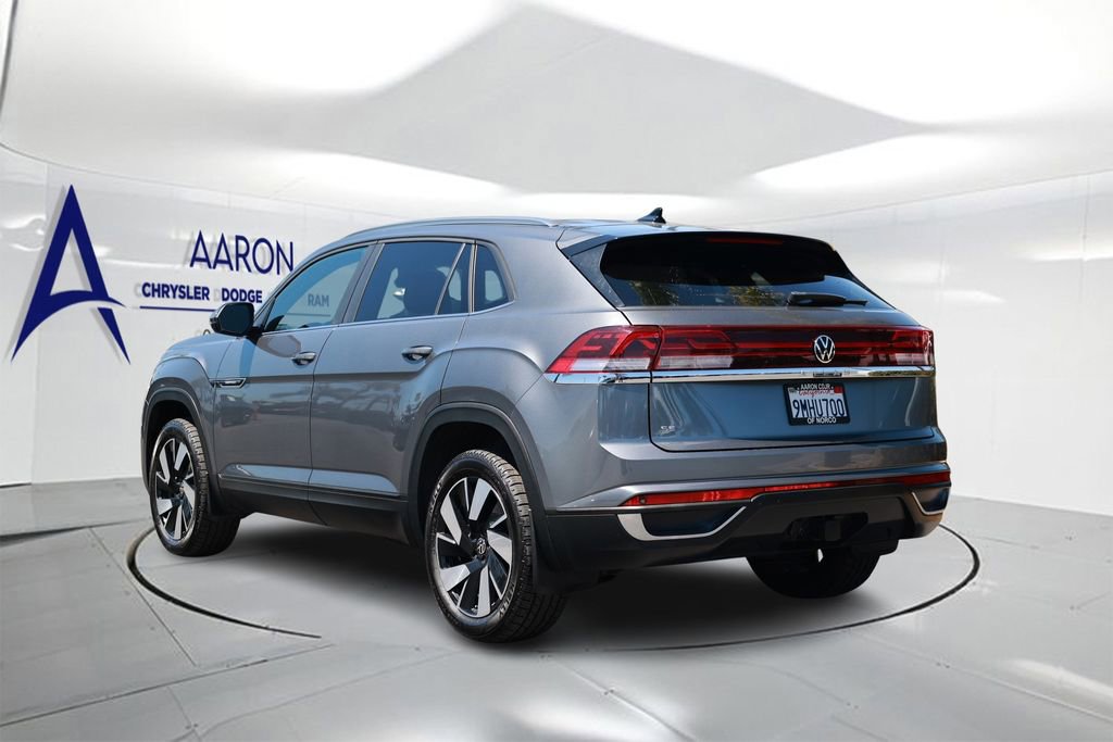 Used 2024 Volkswagen Atlas Cross Sport SE FWD image 2
