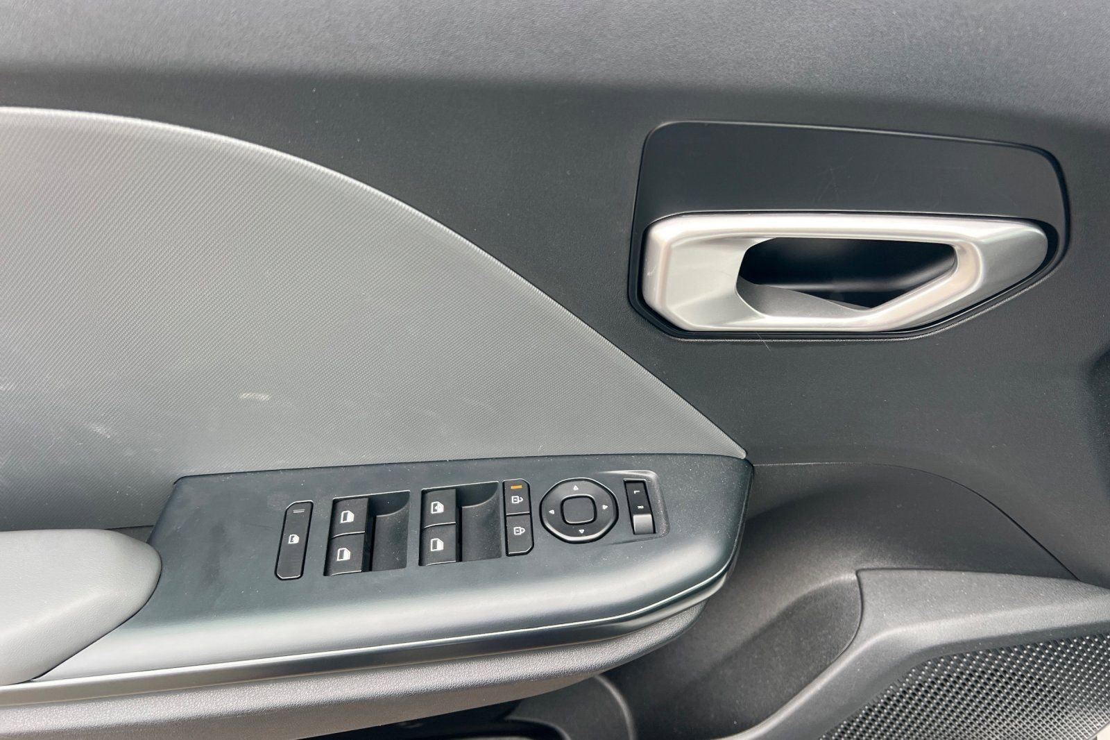 Used 2025 Kia K4 LX image 8