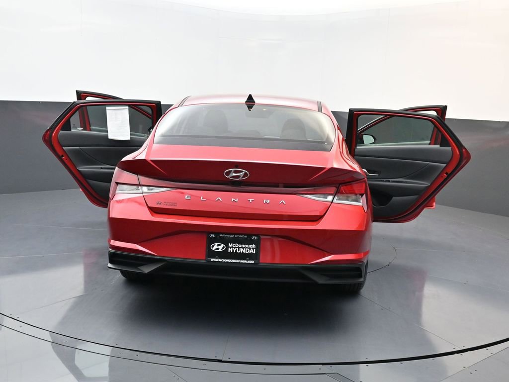 Certified 2023 Hyundai Elantra SEL w/ Preferred Accessory Package image 29