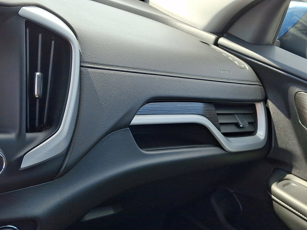 Used 2024 GMC Terrain SLT image 32