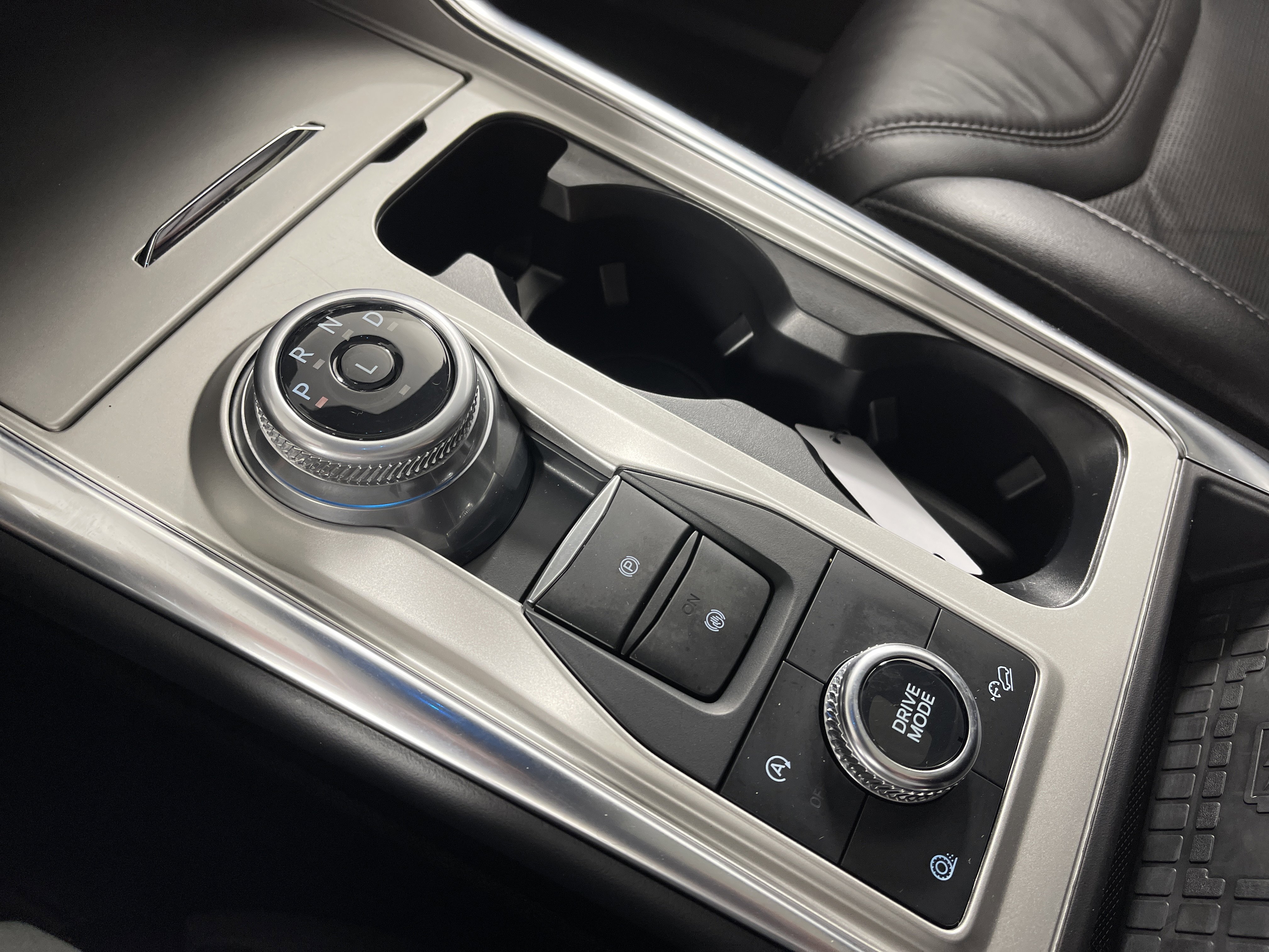 Used 2024 Ford Explorer Platinum w/ Technology Package image 28