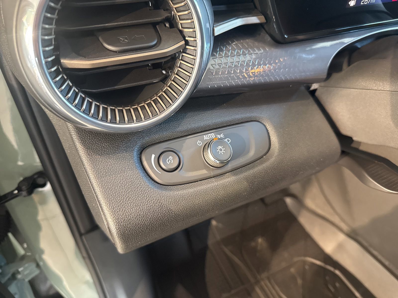 New 2026 Chevrolet Trax ACTIV w/ Driver Confidence Package image 18