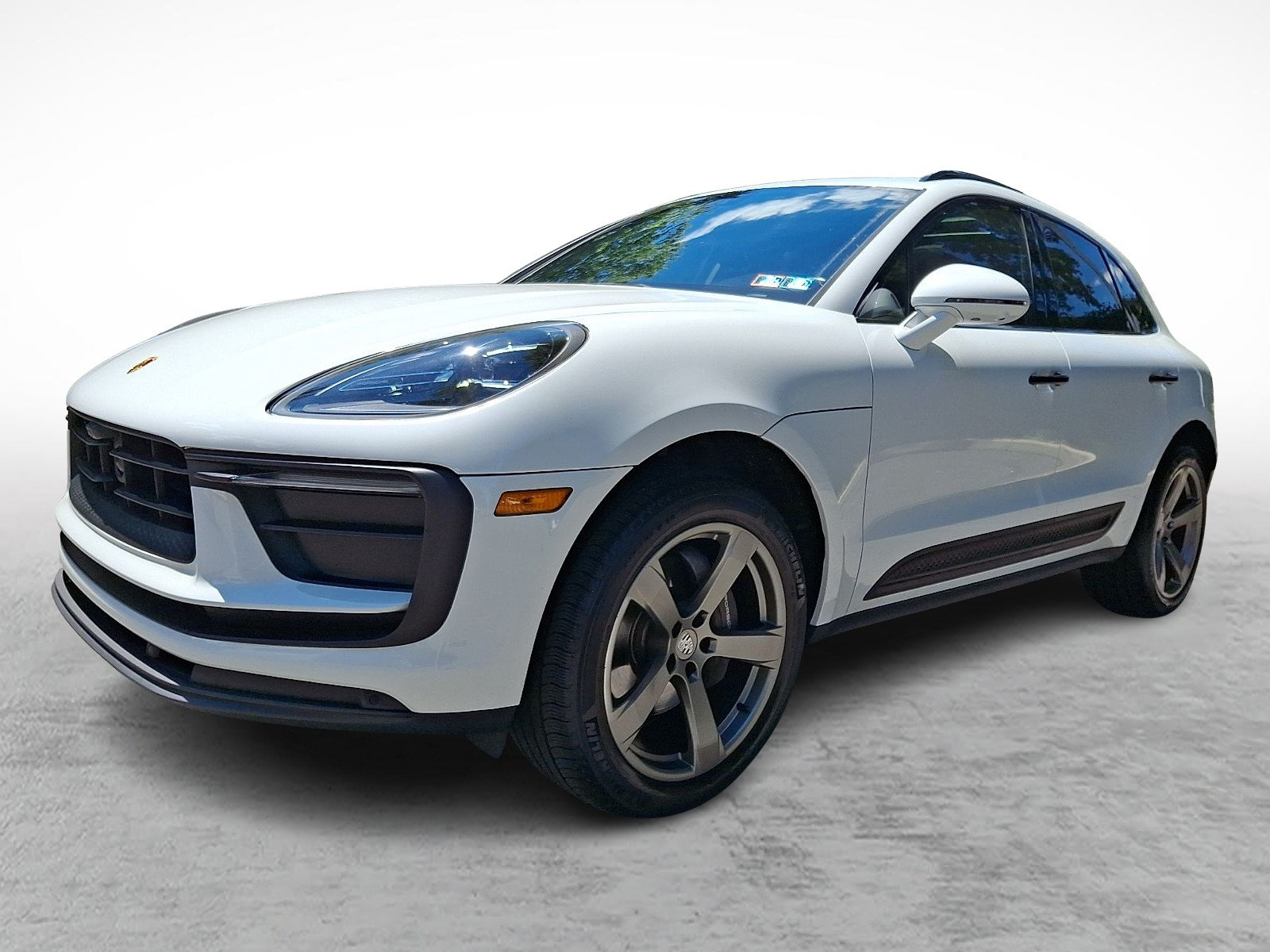 Used 2023 Porsche Macan Turbo AWD/4WD image 3