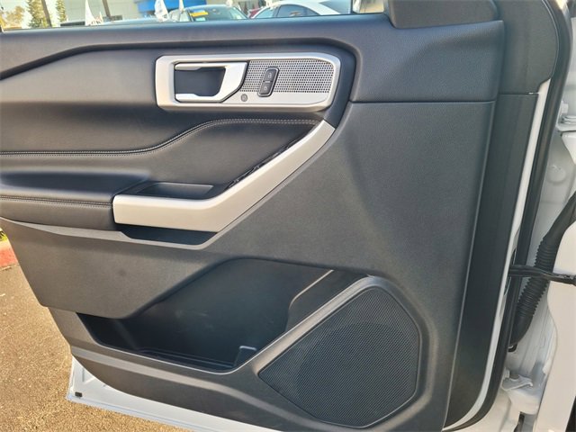 Used 2023 Ford Explorer Limited image 13
