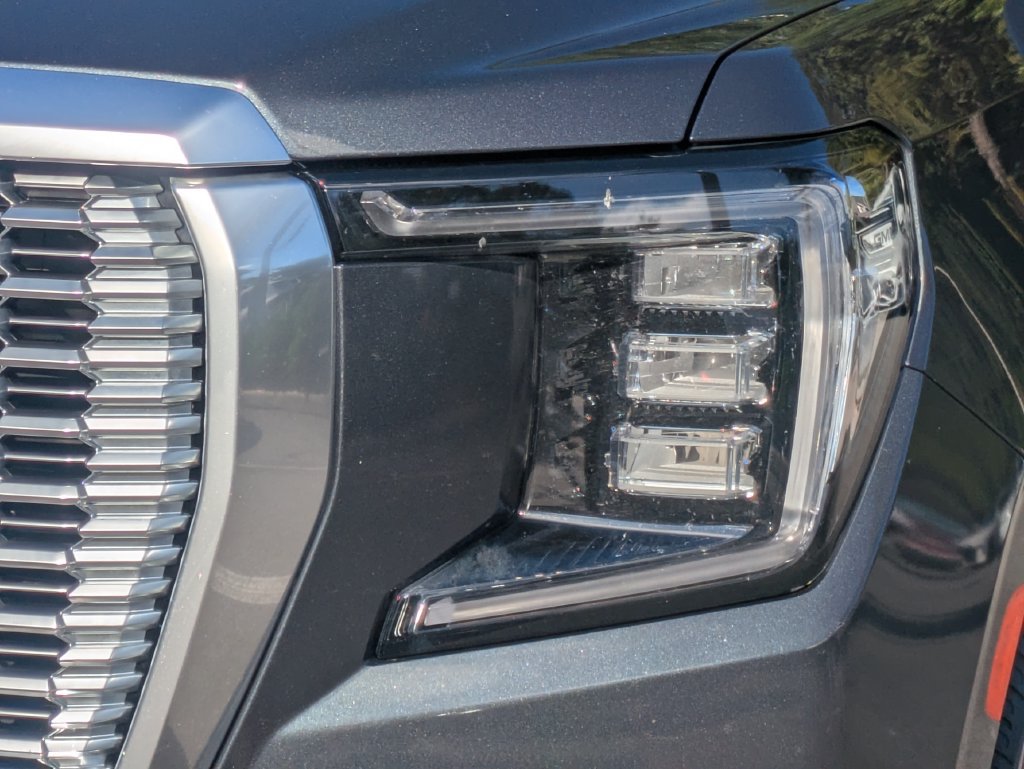 Used 2021 GMC Yukon Denali w/ Denali Premium Package AWD/4WD image 13
