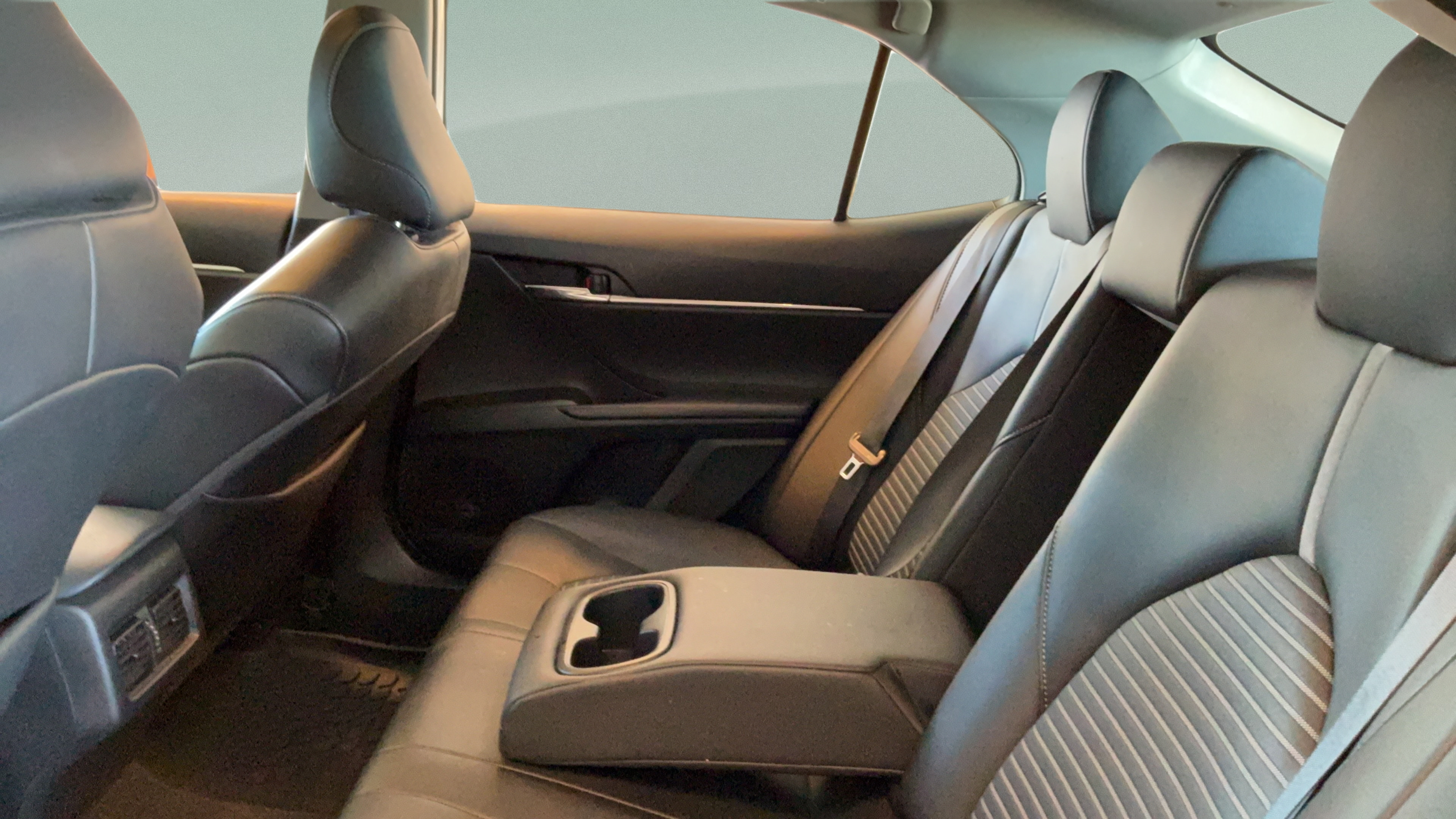 Used 2022 Toyota Camry SE w/ Audio Upgrade Package FWD image 31