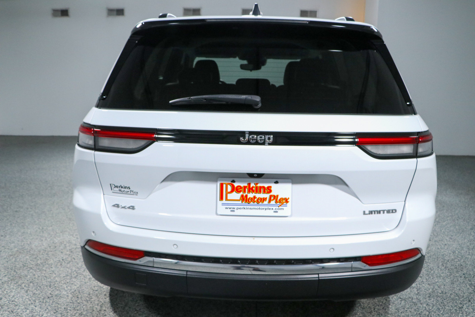 Used 2023 Jeep Grand Cherokee Limited AWD/4WD image 8