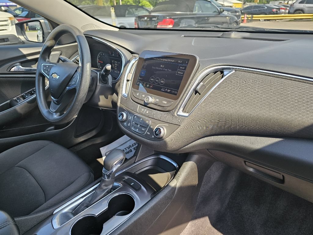 Used 2021 Chevrolet Malibu LT FWD image 37