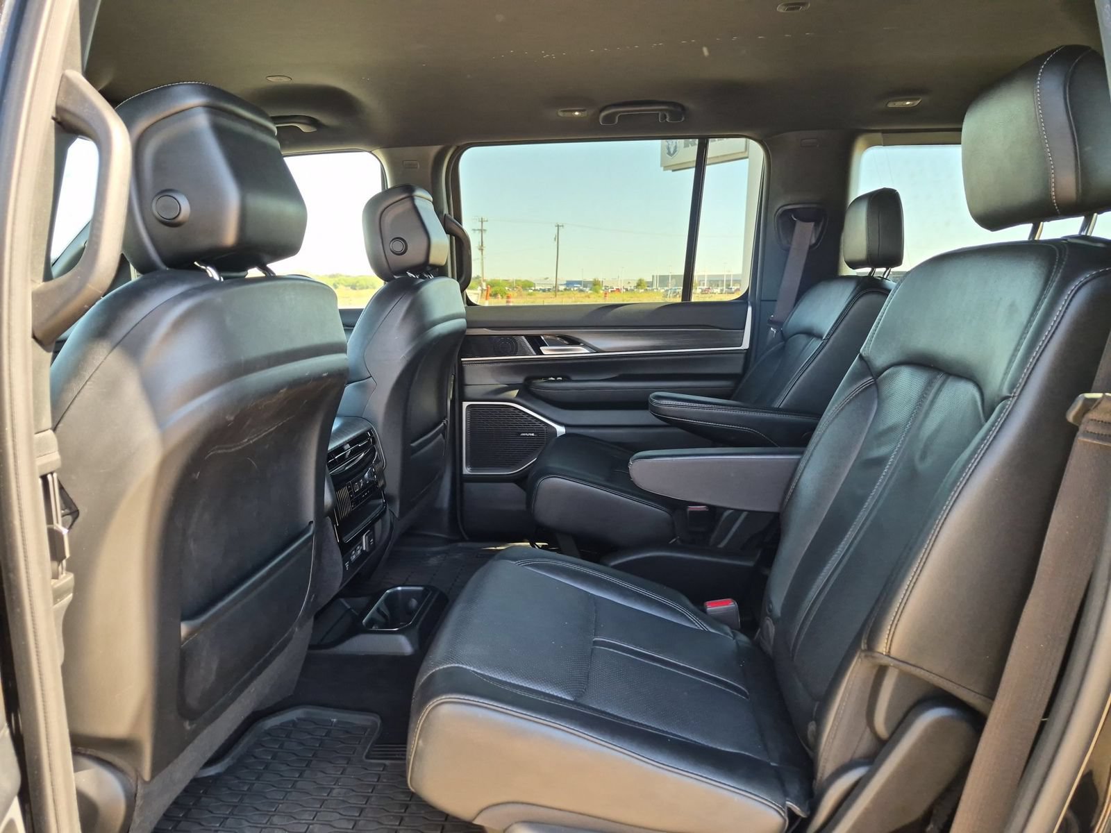 Used 2024 Jeep Wagoneer Series II AWD/4WD image 23