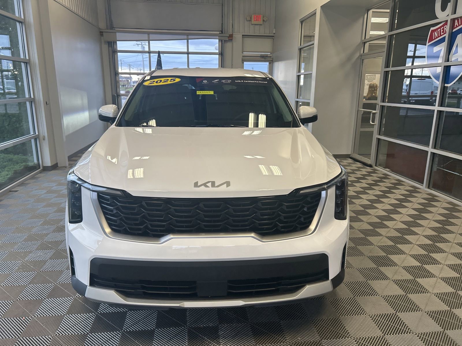 Used 2025 Kia Sorento LX image 2