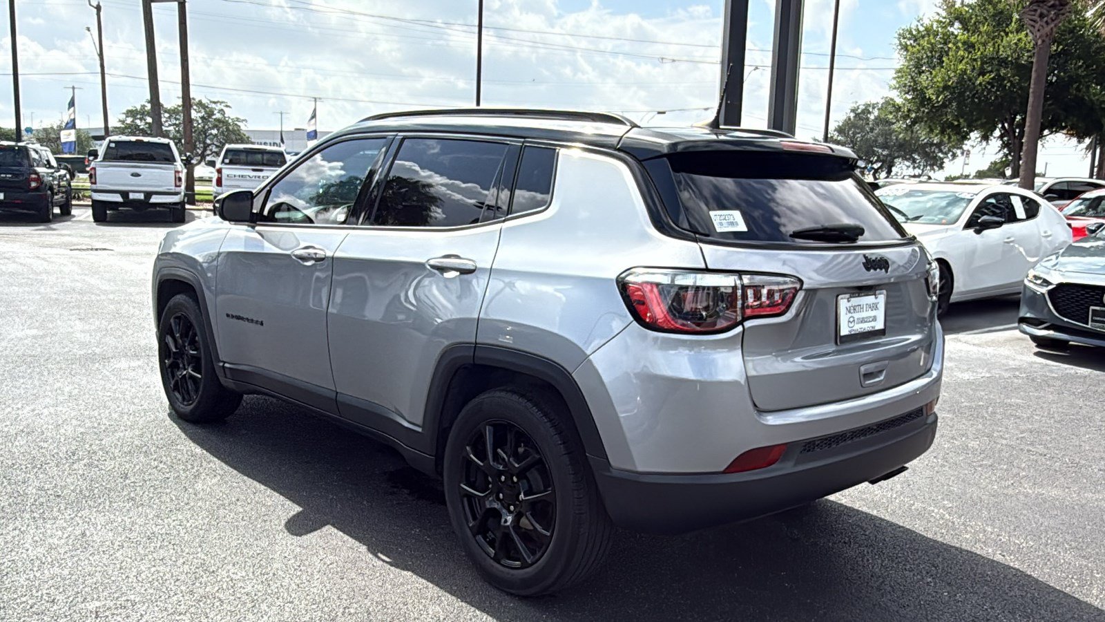 Used 2022 Jeep Compass Latitude FWD image 6