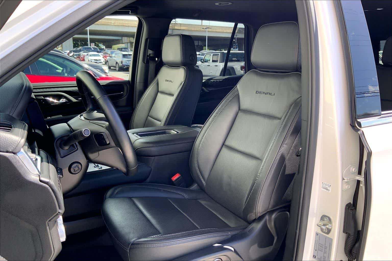 Used 2024 GMC Yukon Denali AWD/4WD image 11