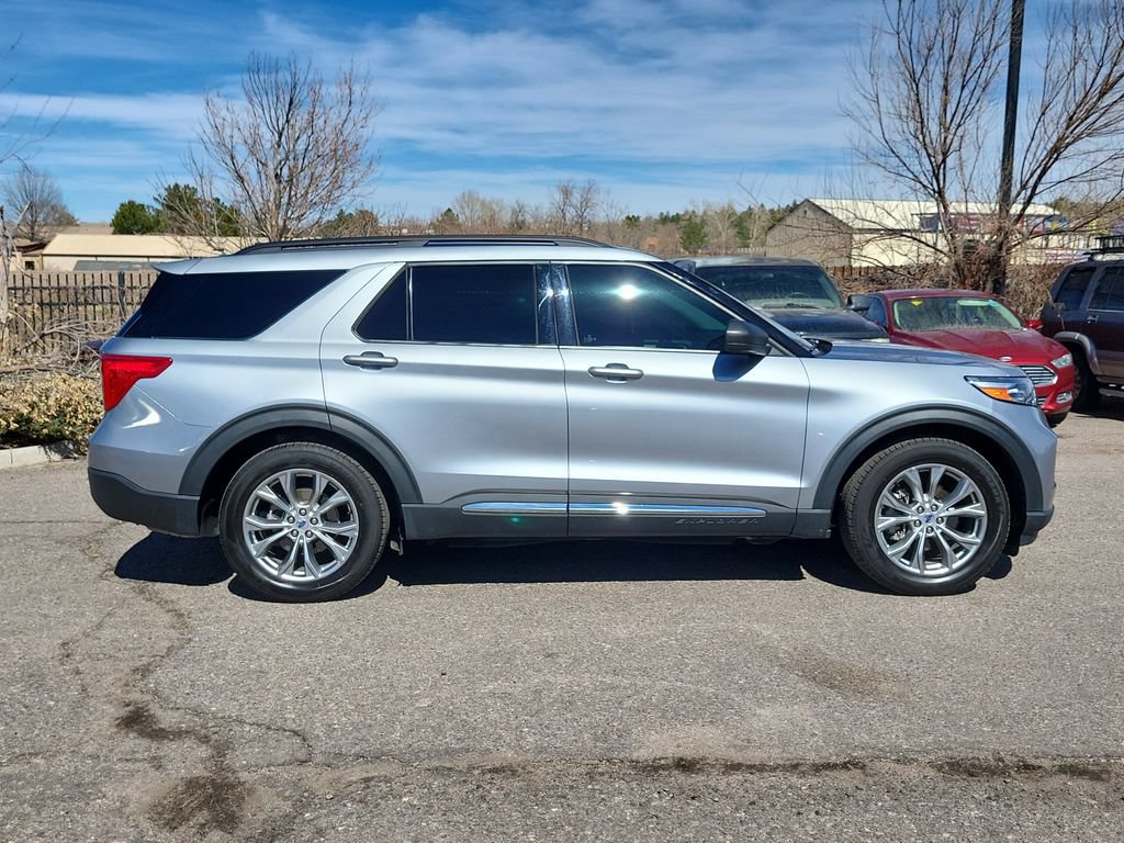 Used 2022 Ford Explorer XLT w/ Equipment Group 202A RWD image 3