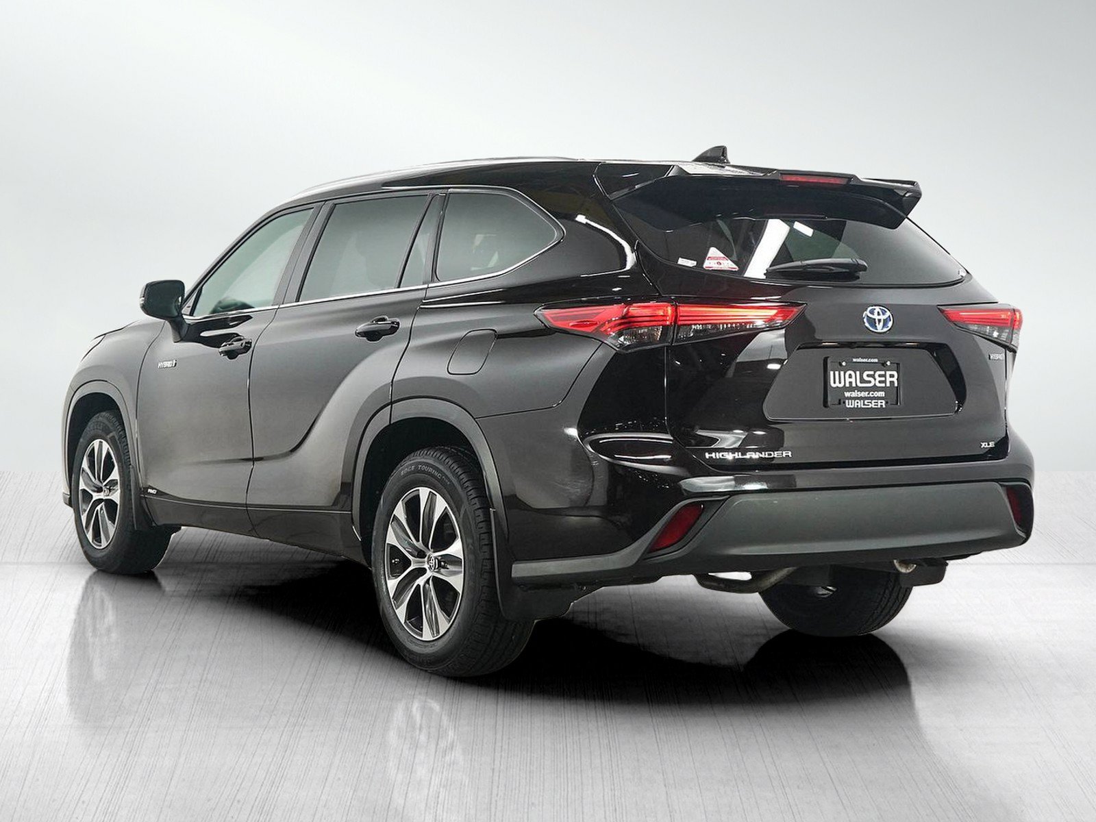 Used 2021 Toyota Highlander XLE AWD/4WD image 4