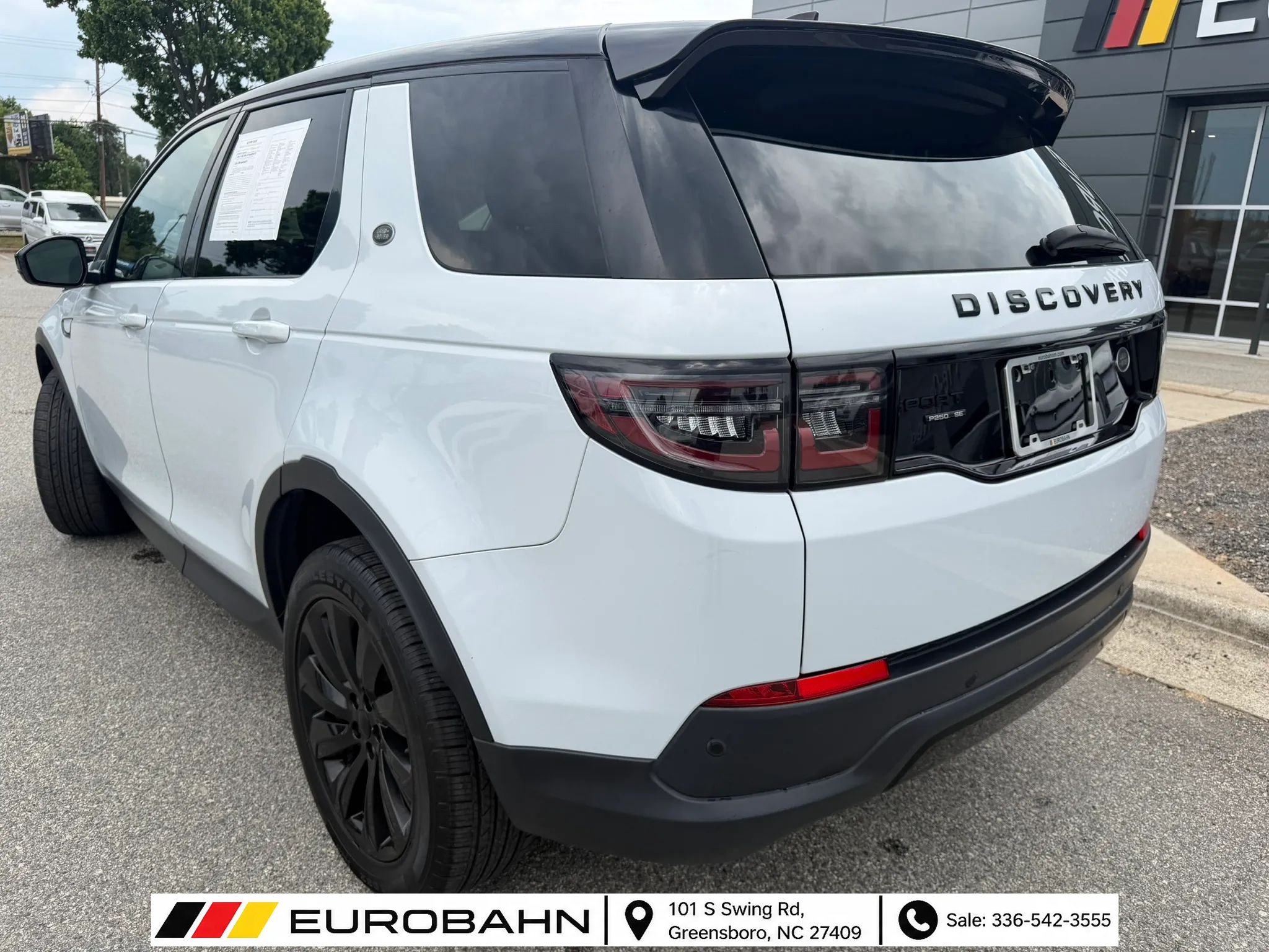Used 2020 Land Rover Discovery Sport SE AWD/4WD image 3