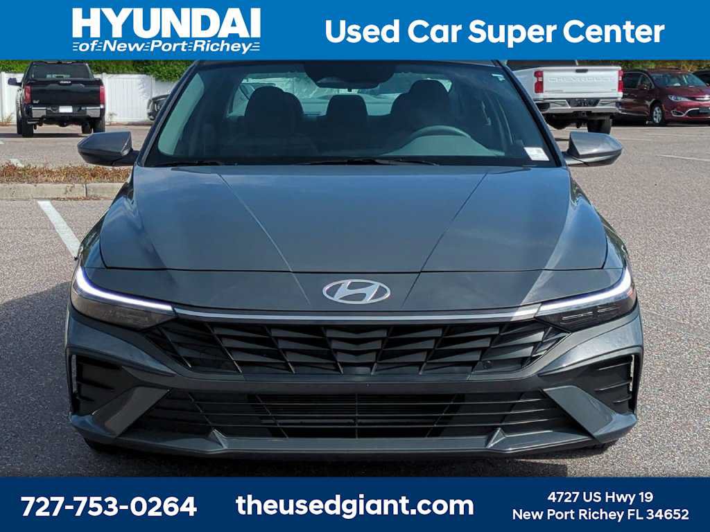 Certified 2025 Hyundai Elantra SE FWD image 8