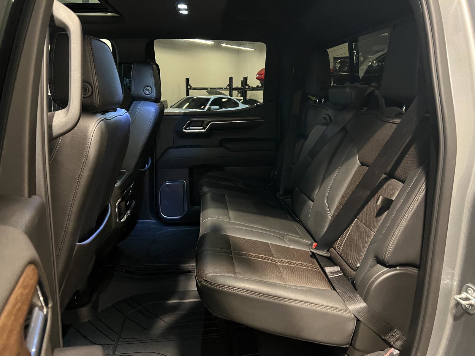 Used 2023 Chevrolet Silverado 1500 High Country w/ High Country Premium Package image 28