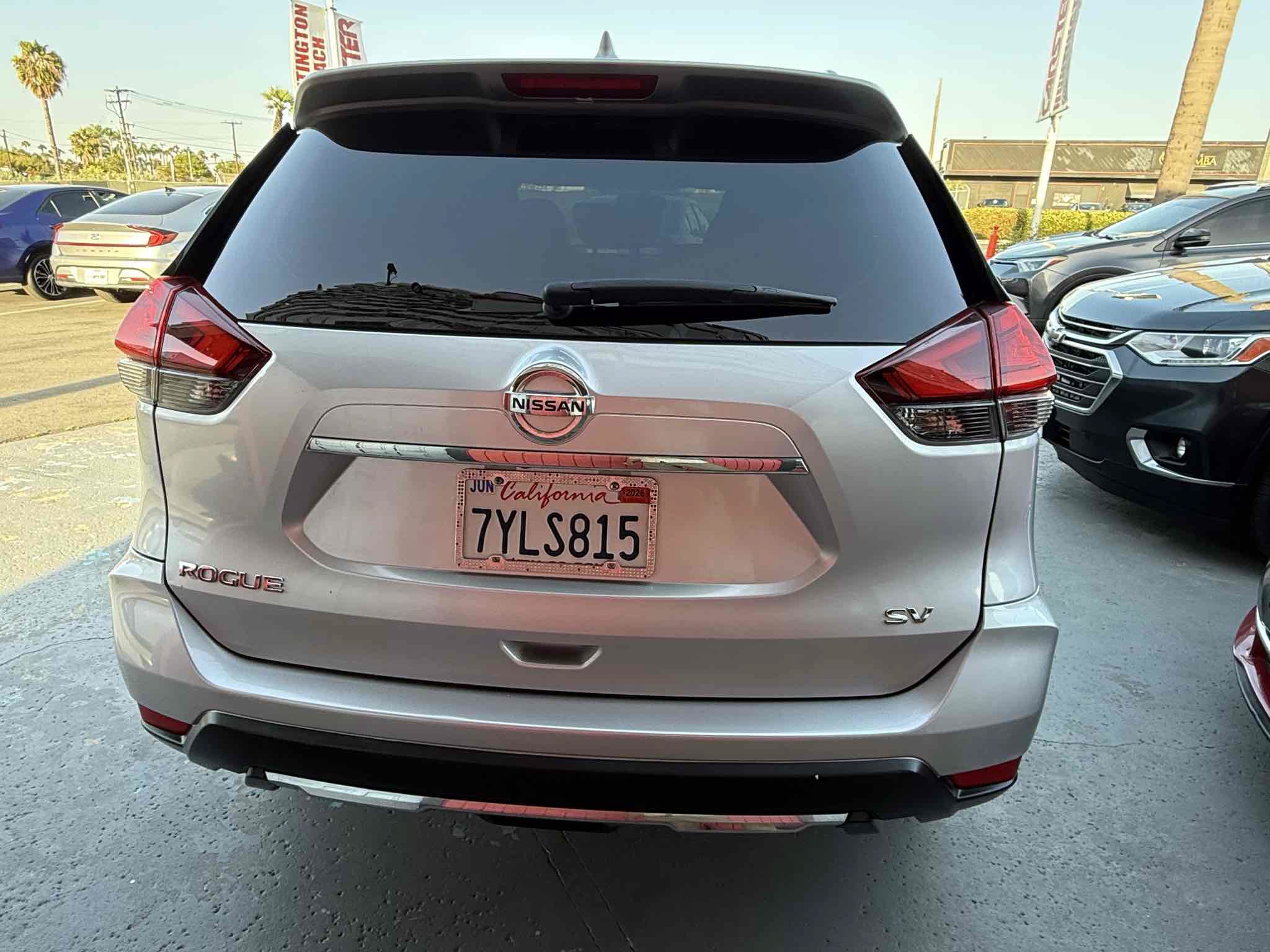 Used 2017 Nissan Rogue SV FWD image 4