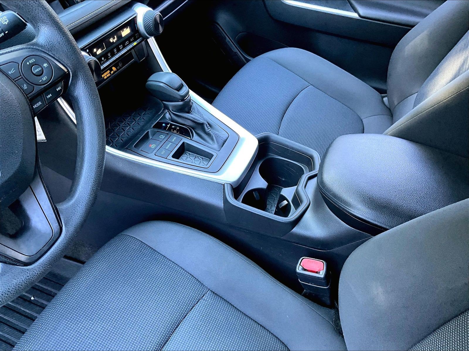 Used 2019 Toyota RAV4 LE FWD image 17