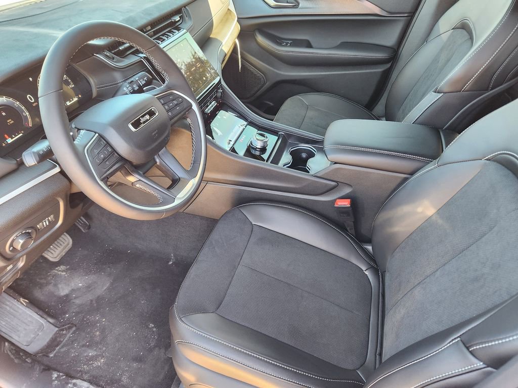 New 2025 Jeep Grand Cherokee L Altitude image 9